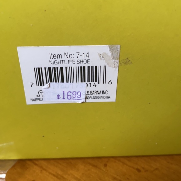 2 Collectible shoe figurines by Sarna Inc - Picture 9 of 9